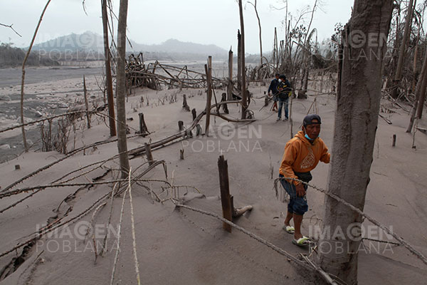 Van 15 muertos por erupción del volcán Semeru en Indonesia