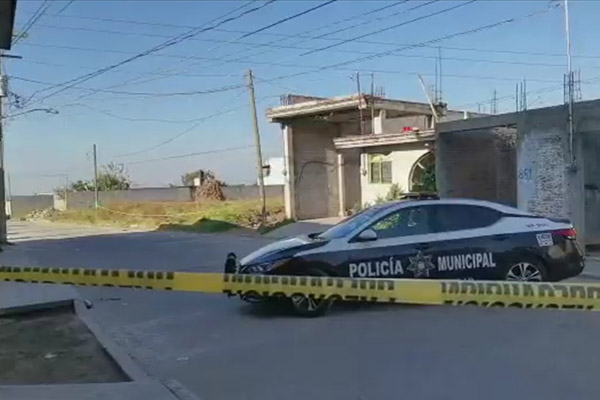 Abandonan cadáver desnudo y brutalmente golpeado en un terreno baldío