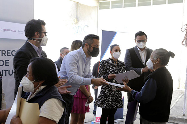 Ayuntamiento, Federación y Estado entregan más de 500 escrituras a familias poblanas