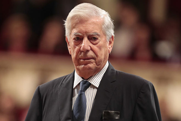 Vargas Llosa, rechazado por integrantes de Academia Francesa por su postura derechista