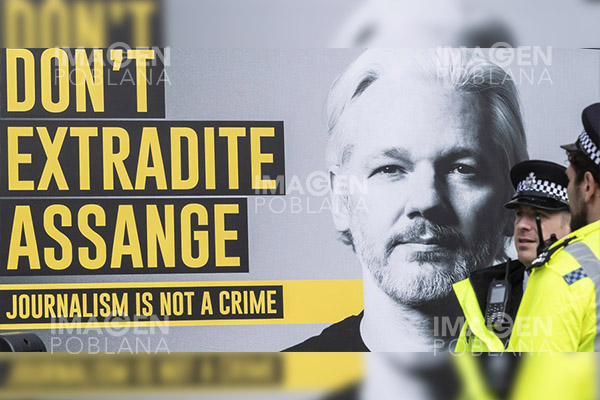 Amnistía Internacional llama “parodia a la justicia” el extraditar a Assange