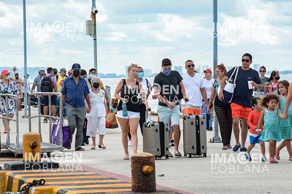 México recibió casi 2.8 millones de turistas en octubre, debajo de niveles prepandemia