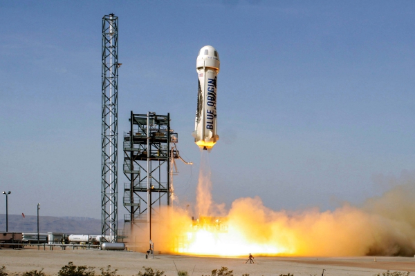 Blue Origin efectúa con éxito su tercer viaje al espacio