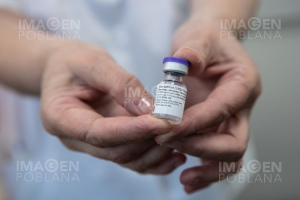 Solo la tercera dosis de vacuna Pfizer protege contra ómicron, según estudio