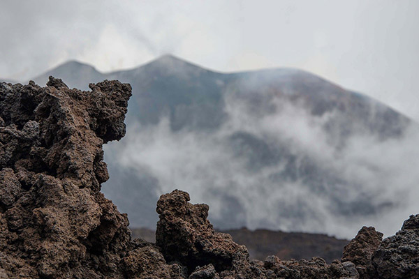 Aunque volcán de La Palma redujo su actividad, la erupción podría continuar