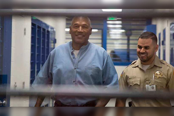 Liberan a O J Simpson de su periodo condicional tras robo cometido hace 13 años