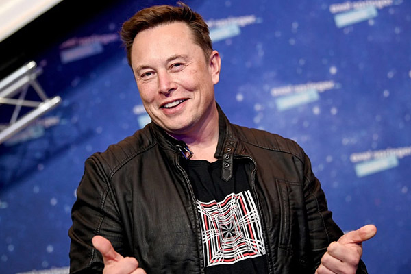 Elon Musk es “sádico y abusivo”, acusa exingeniera de SpaceX