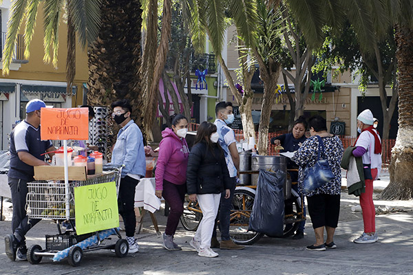 Economía informal mexicana genera 22% del PIB y 56% de empleos