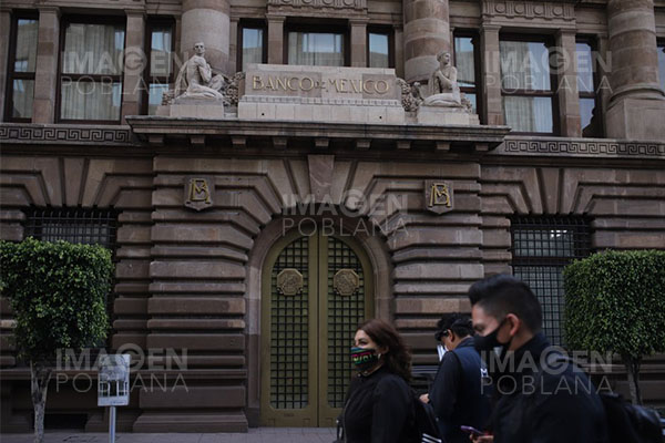 Banxico sube sorpresivamente tasas de interés en 50 puntos base
