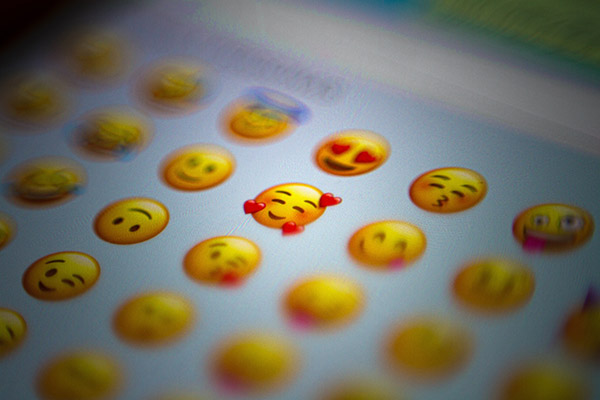 La DEA advierte sobre emojis usados en redes para vender fentanilo