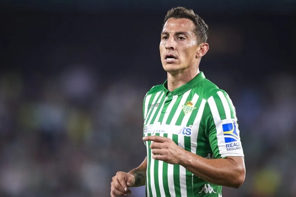 Andrés Guardado da nuevamente positivo a COVID-19