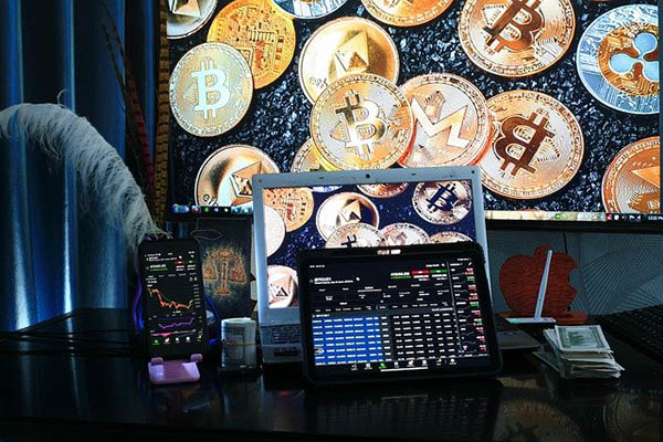 Reafirma FMI necesidad de regular criptomonedas ante volatilidad del mercado