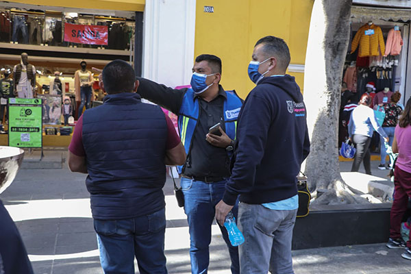 Ayuntamiento efectúa operativos de ordenamiento en vía pública
