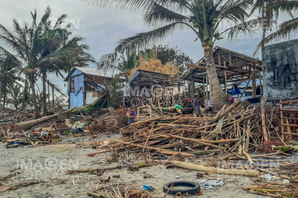 Son más de 400 los muertos por el tifón Rai en Filipinas