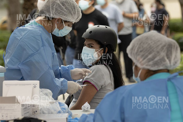 Autoriza FDA aplicación de vacunas de refuerzo para adolescentes en EU