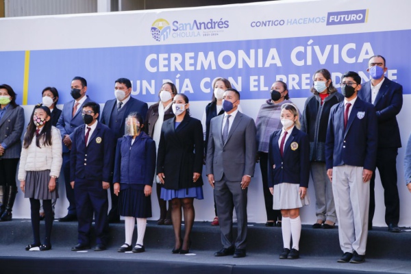Edmundo Tlatehui encabeza primera ceremonia cívica de 2022 en San Andrés Cholula