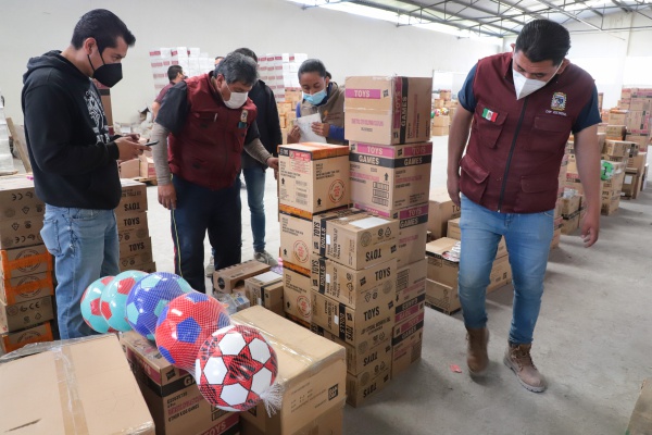 Entrega SEDIF juguetes a autoridades municipales para este Día de Reyes