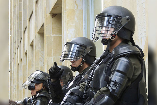 Kazajistán: hombre atropella a policías durante protestas