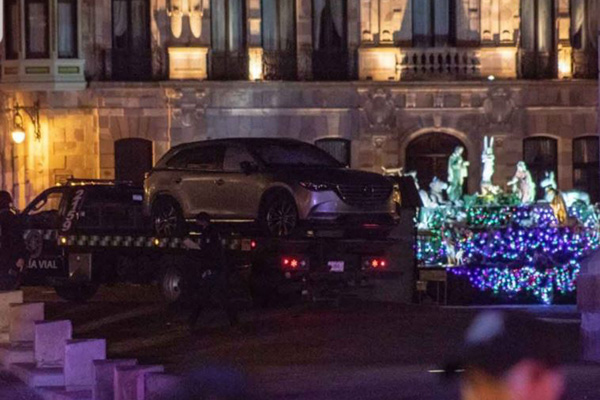 Zacatecas: hallan 6 cadáveres dentro de una camioneta frente al Palacio de Gobierno