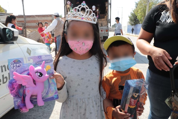 Con entrega de juguetes, SEDIF genera sonrisas en niñas y niños