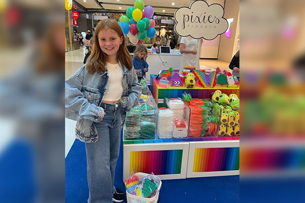 Esta niña tiene 10 años y ya gana 200,000 dólares al mes