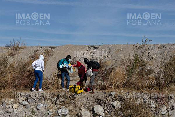 Rescatan en el Río Bravo dos mujeres centroamericanas con cuatro niños