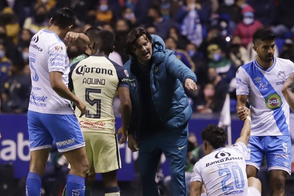 Dura sanción le espera a Santiago Solari por berrinche en Puebla