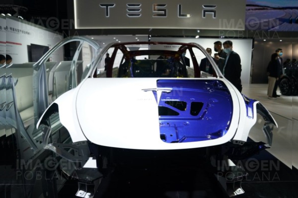 Tesla enfrenta críticas por operar en región uigur en China, zona de presunto genocidio