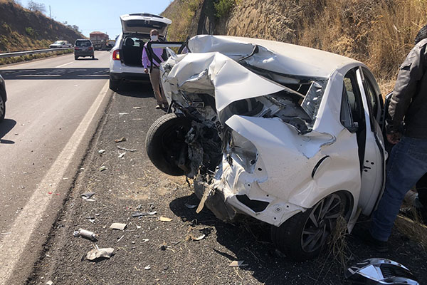 Mujer queda atrapada tras brutal choque en la Puebla-Atlixco