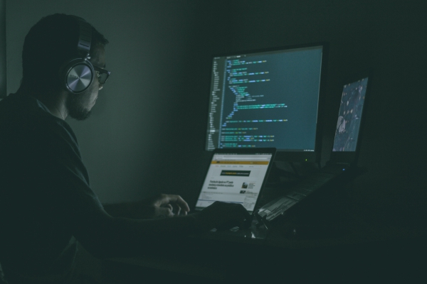 Rusia envía a prisión a piratas informáticos del grupo REvil