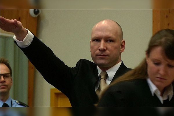 Multiasesino comparece con saludo nazi ante tribunal para pedir su libertad vigilada