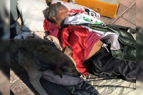 Fallece indigente afuera de un Oxxo