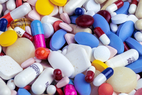 Estos son los medicamentos que no debes tomar si padeces COVID-19 leve