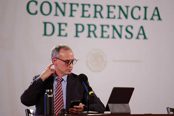 Expertos critican a López-Gatell por mensajes sobre ómicron y vuelta a clases