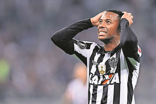 Condenan a Robinho a 9 años de cárcel en Italia por violación