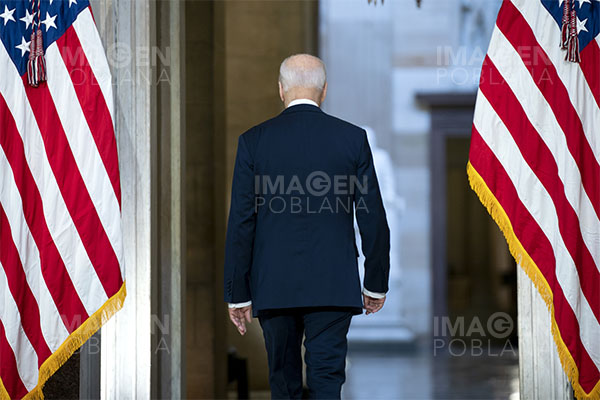 Más de la mitad de los estadounidenses desaprueban gestión de Biden