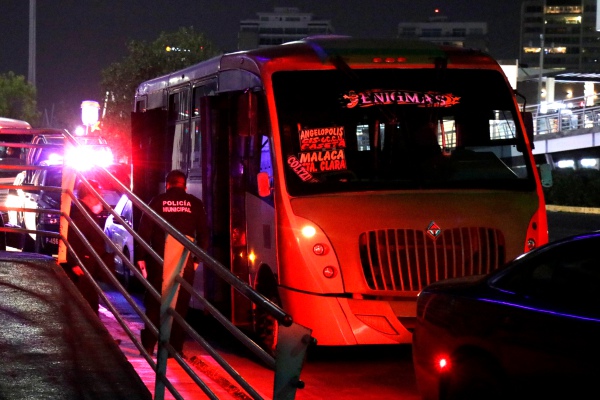 Un disparo mata a una mujer a bordo del transporte público