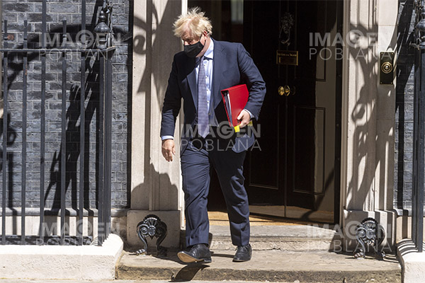Acusan al Gobierno británico de chantaje para proteger a Boris Johnson