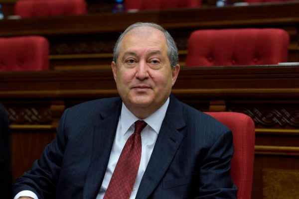 El presidente de Armenia presenta su dimisión