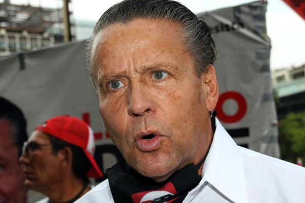 Video: Alfredo Adame pelea a golpes con una mujer en plena calle