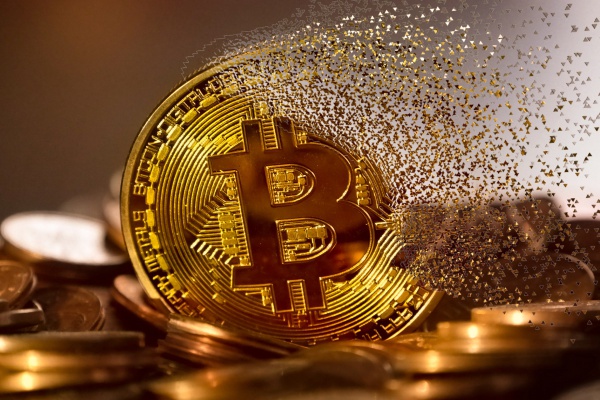 Ante los vaivenes económicos mundiales, ¿es bueno invertir en criptomonedas?