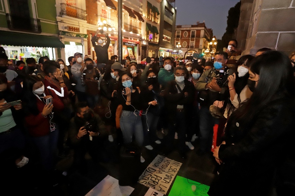 Cientos de periodistas mexicanos protestan contra asesinatos e impunidad