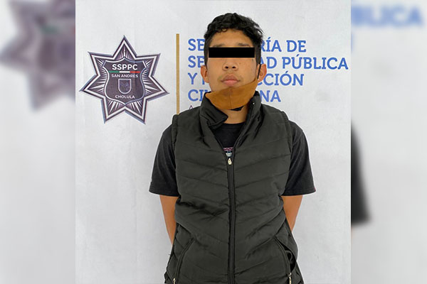 Detenido tras pasarse un semáforo en rojo con camioneta robada