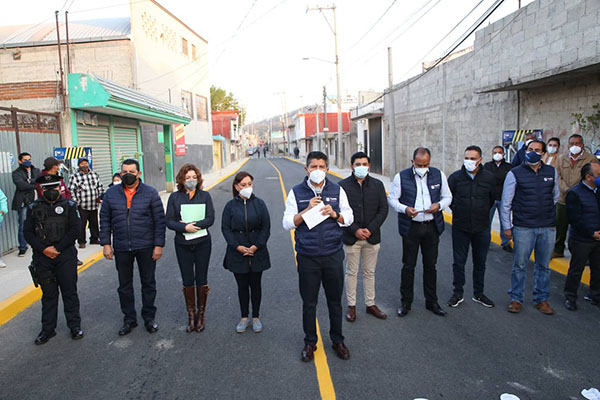 Eduardo Rivera Pérez inaugura la primera obra del programa "1,000 Calles"