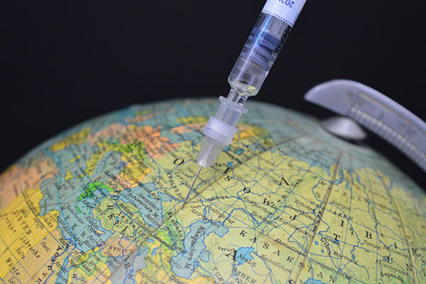 10,000 millones de dosis anticovid: triunfo para la ciencia, fracaso para la solidaridad mundial