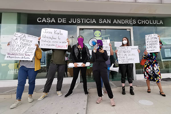 Protestan a favor de Beberly, acusada de atacar a un chofer de Uber