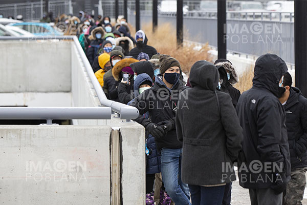 Miles protestan contra vacunación obligatoria y restricciones por COVID-19 en Ottawa