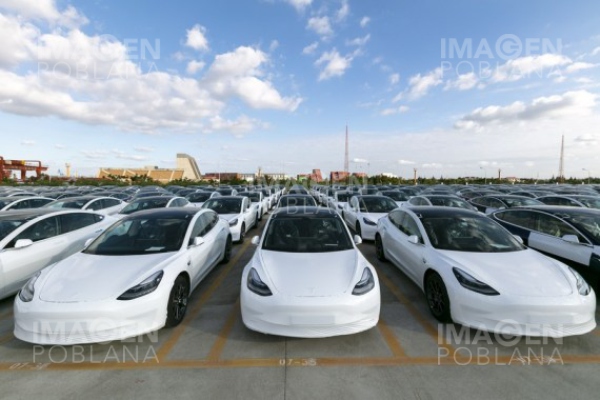 Ventas globales de vehículos eléctricos se duplicaron durante 2021