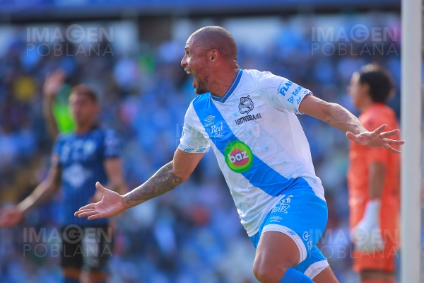 Puebla despluma a los Gallos y permanece como líder general