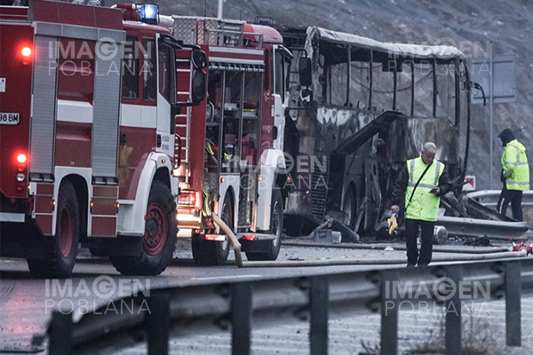 Al menos 20 muertos y 33 heridos deja accidente de autobús en Perú